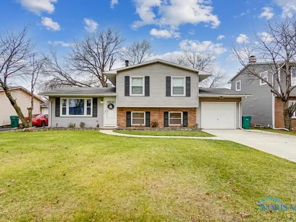 512 Indian Ridge Trl, Rossford, OH 43460