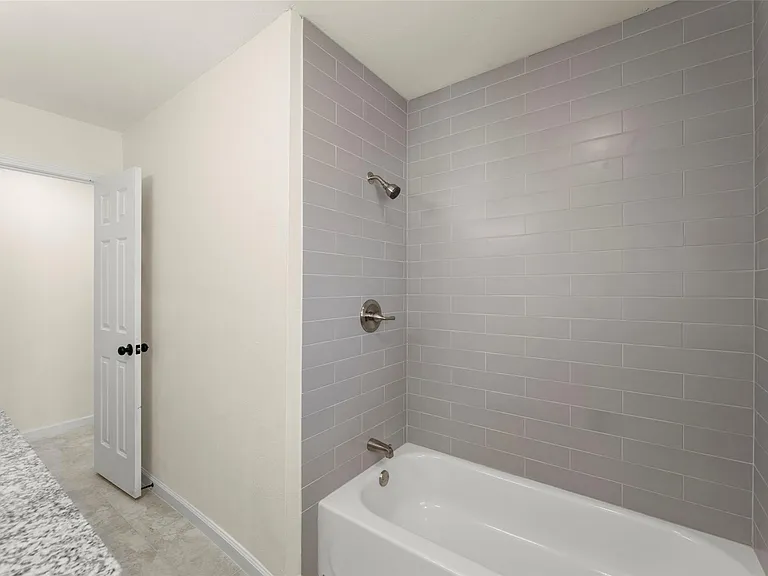 22019 Kenchester Dr — Photo 17