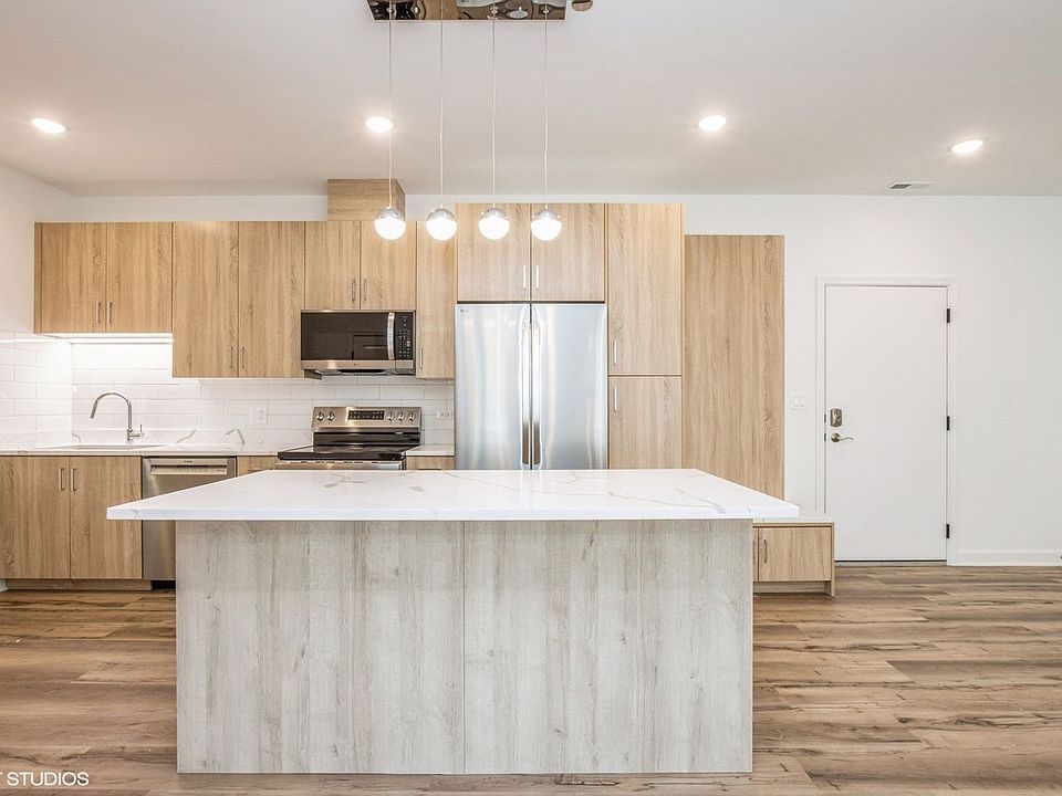 1st image of 5126 S Kenwood Ave #302