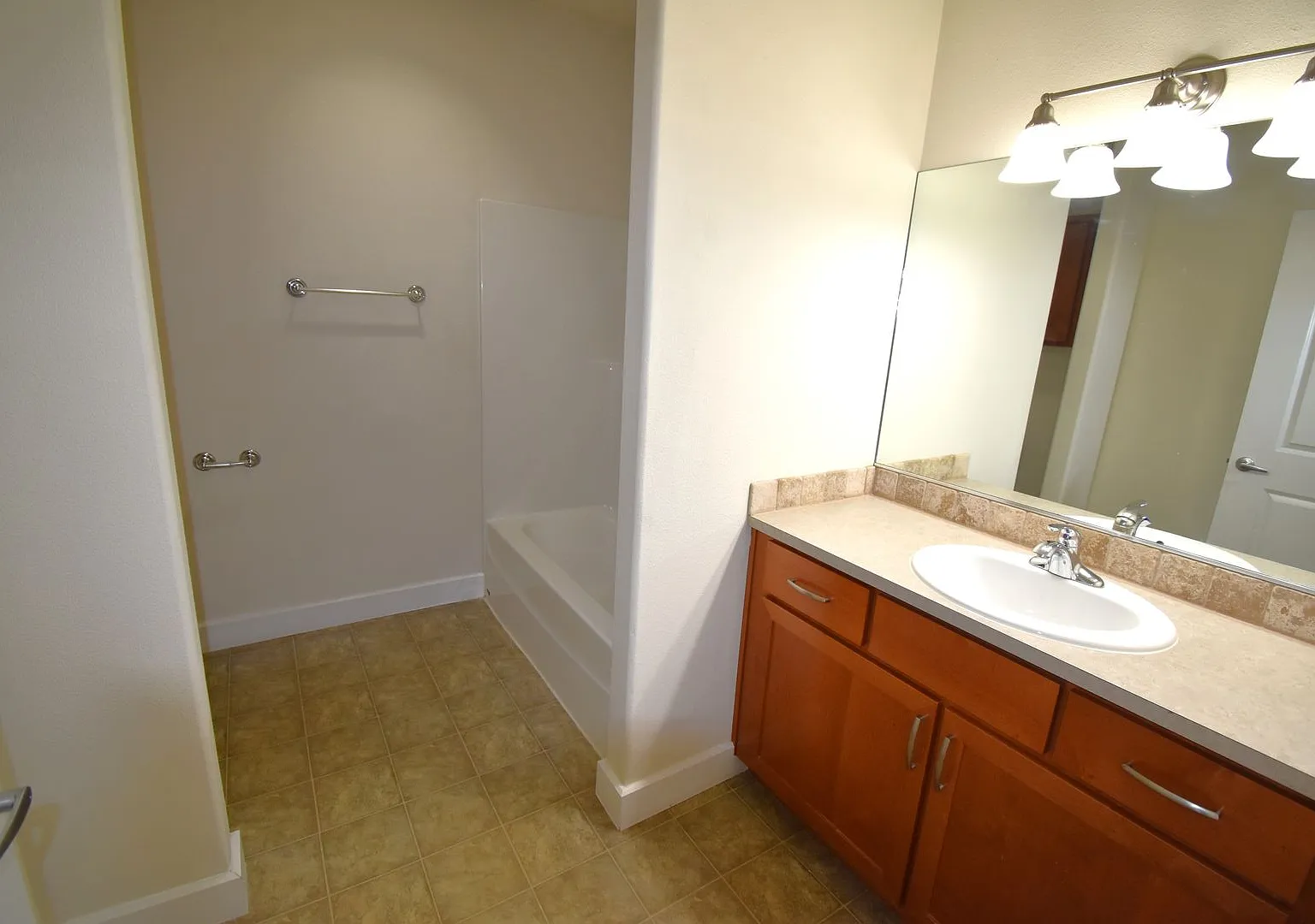 1-Bedroom in Gated Community! — Photo 4