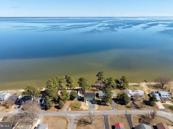 54 Shore Dr, Colonial Beach, VA 22443