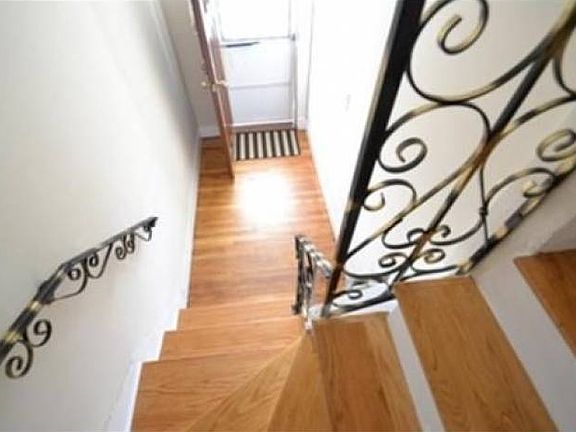 Nice 2nd Floor Entrance