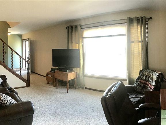 3rd image of 6345 Stansbury Ln