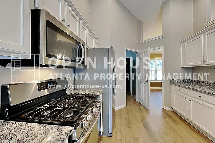 3 bed, 2.0 bath, 1914 sqft, $2,095 — Photo 4