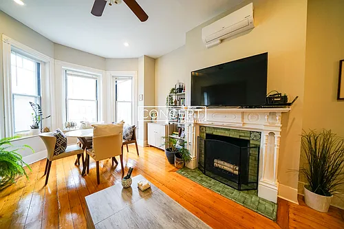 287 Newbury St Photo 1