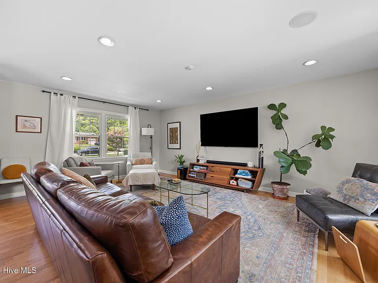 202 Windemere Rd — Photo 17