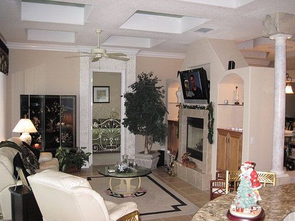 4th image of 409 Palm Dr