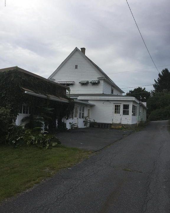 2nd image of 506 Laurel St