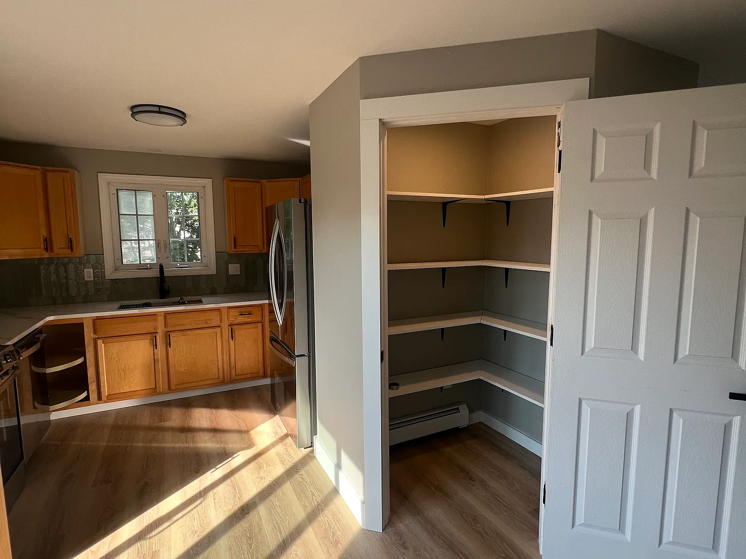3 bed, 1060 sqft, $2,900 — Photo 3