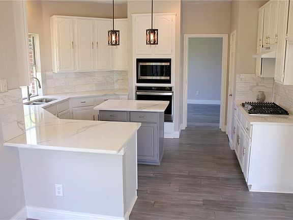 3rd image of 2101 Golden Arrow Dr