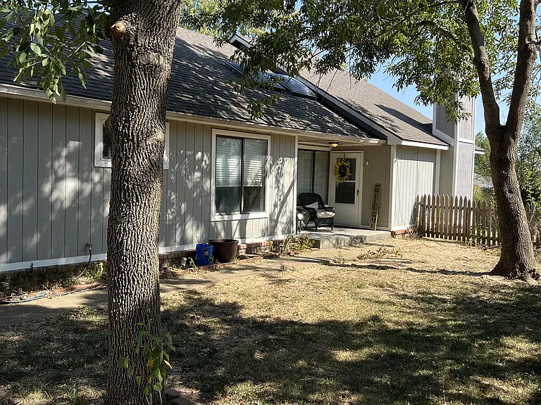 3109 S Maple Ave — Photo 22