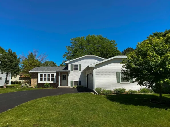 2410 Sheridan St, Oshkosh, WI 54901