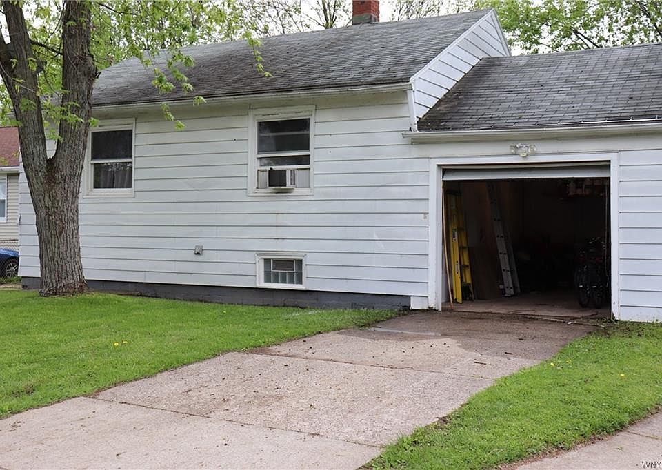 1st image of 10 Brookhaven Dr