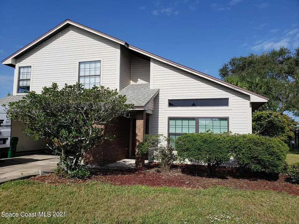 2575 Palm Lake Dr