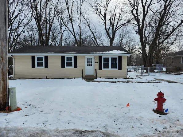 1807 W Locust St, Bowling Green, MO 63334