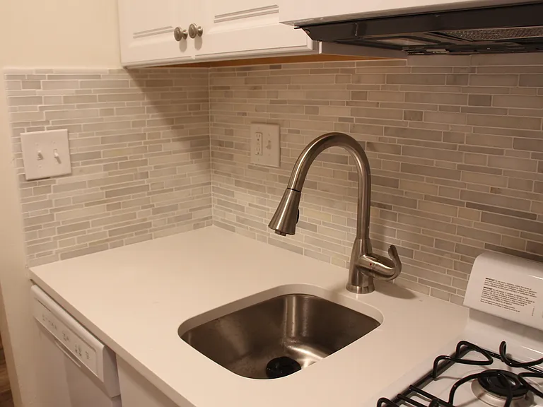 724-6 — Photo 13