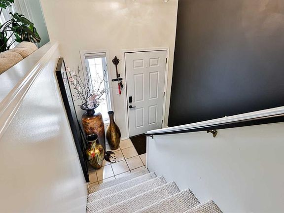 2nd image of 33 Chilcotin Rd S