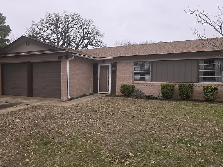 701 Idlewilde Dr — Photo 2