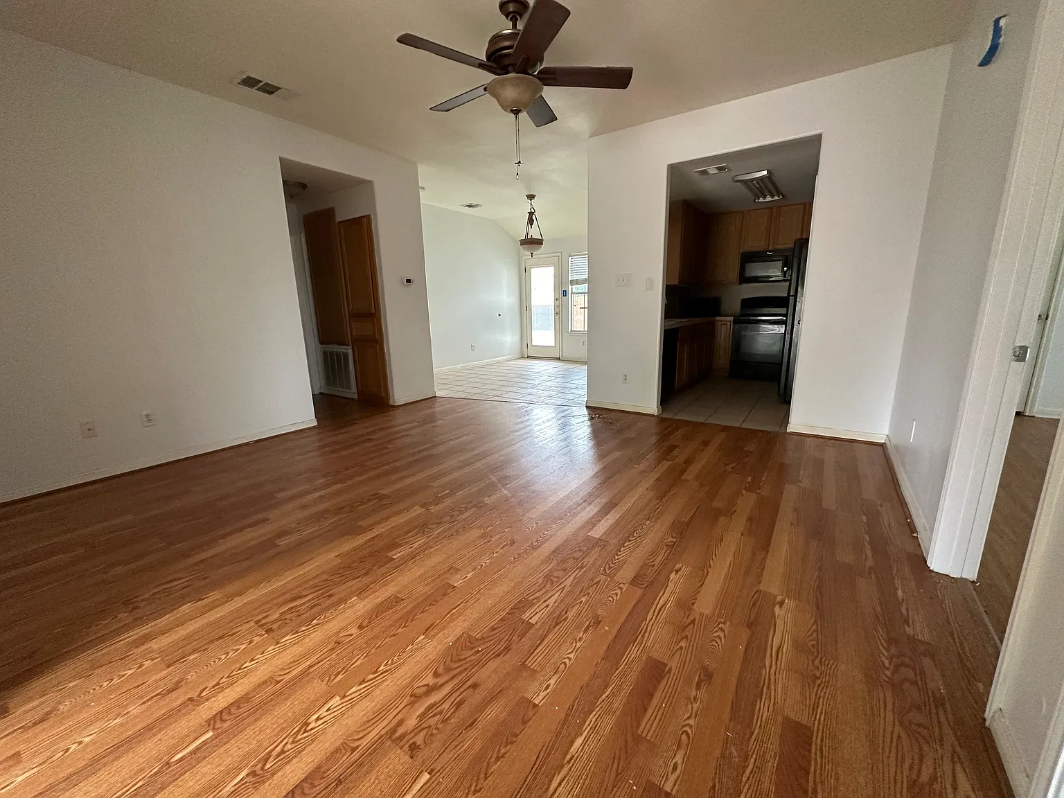 4 bed, 1250 sqft, $1,800 — Photo 4