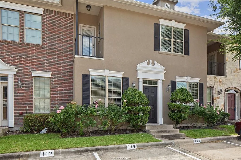 4 bed, 1496 sqft, $2,000 — Photo 1