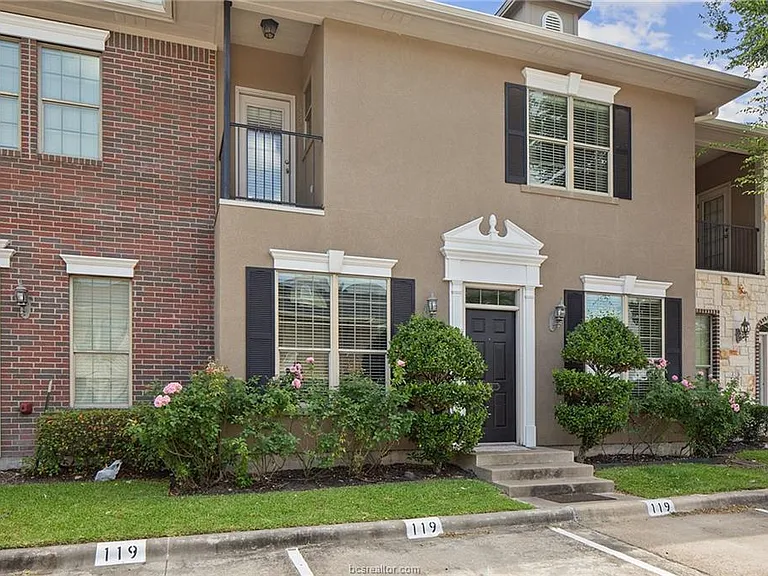 119 Forest Dr — Photo 1
