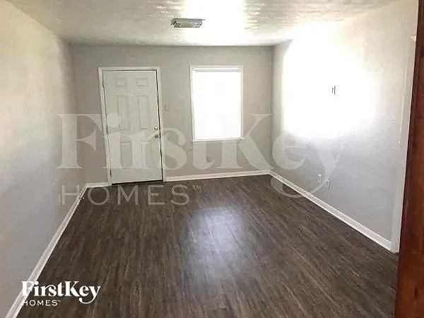 3 bed, 2.0 bath, 1097 sqft, $1,340 — Photo 4