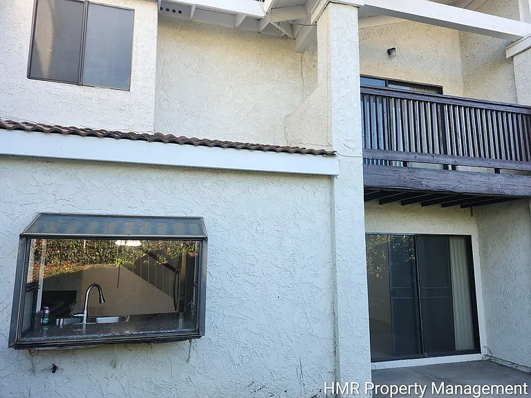 2216 Loggers Ln — Photo 4