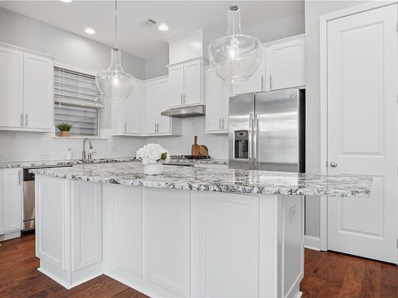 4th image of 1025 Moorewood Ln SE