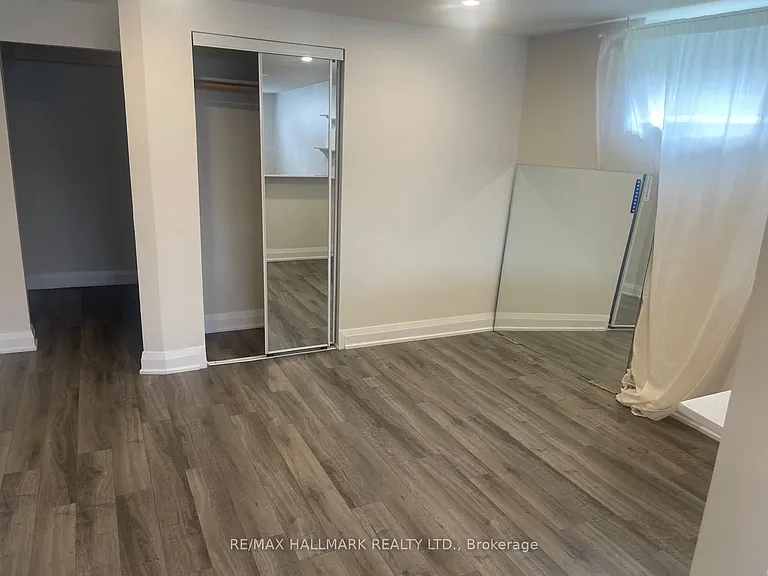 61 Aurora Heights Dr #LOWER — Photo 10