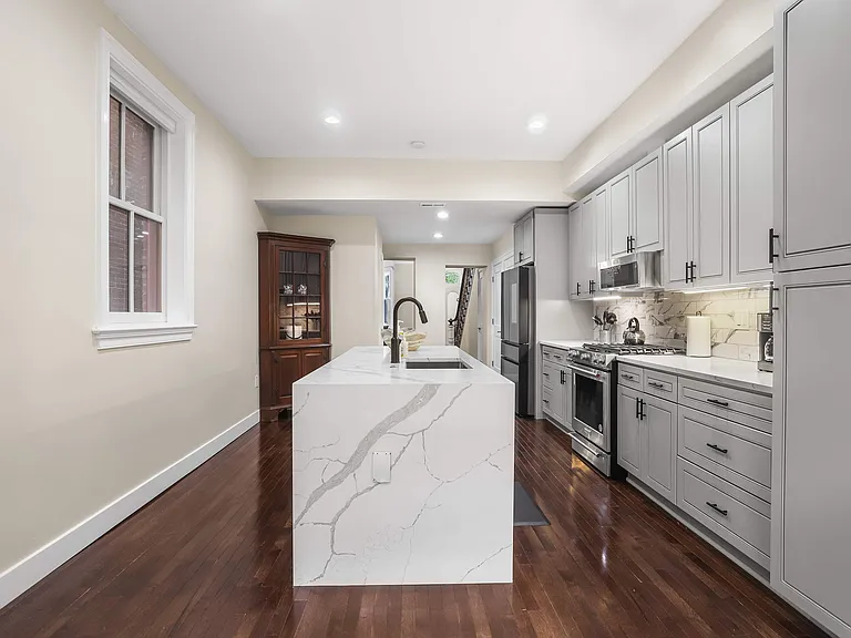327 E Capitol St SE #2 — Photo 14