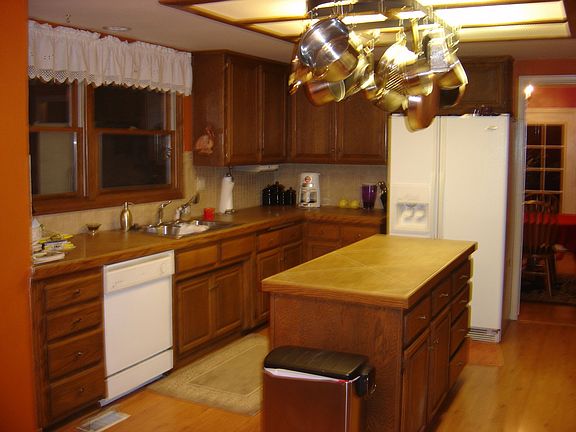 Kitchen with tile ctrtops