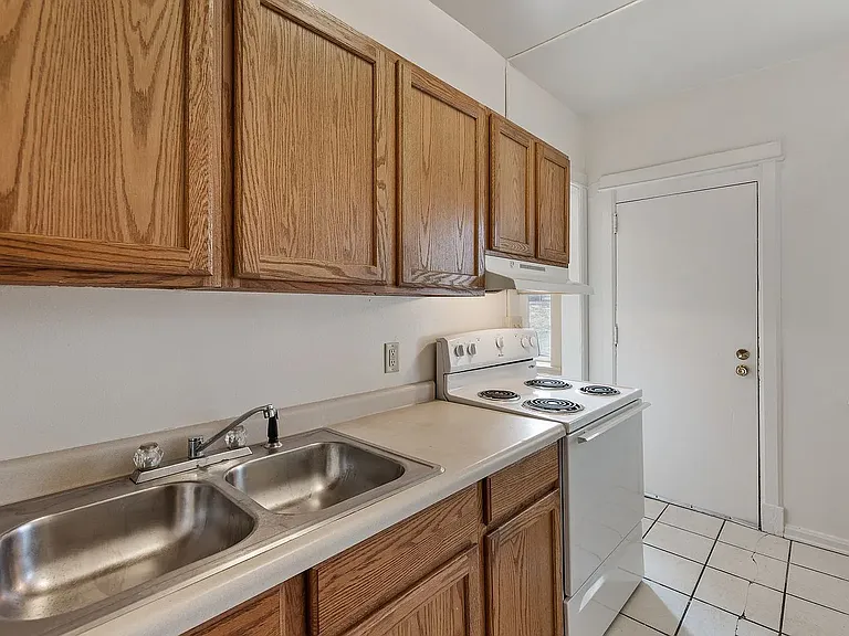 2311 W Wisconsin Ave #9 — Photo 6