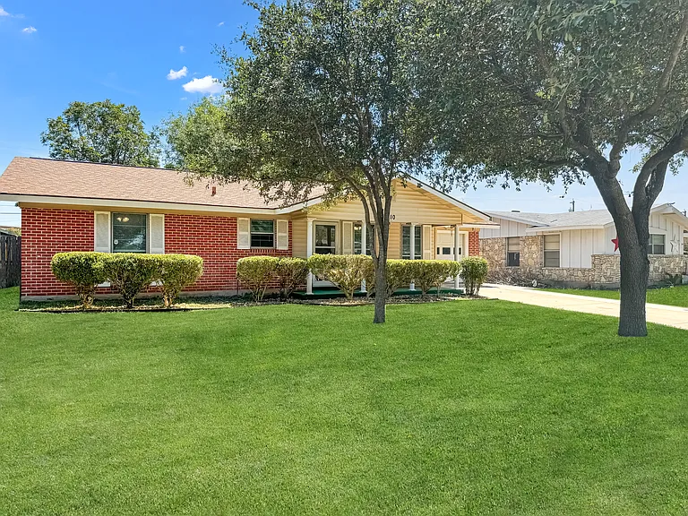 310 Mahota Dr — Photo 3