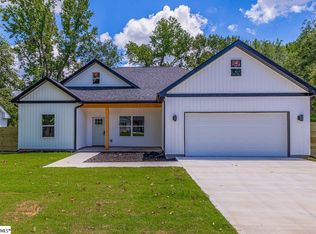 4 Kitty Ln, Taylors, SC 29687