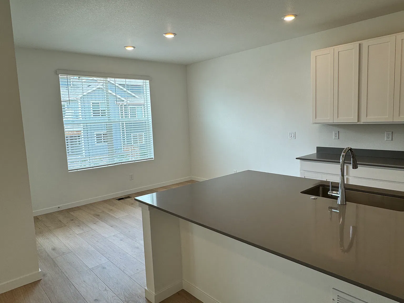 3 bed, 2.5 bath, 2950 sqft, $3,295 — Photo 3