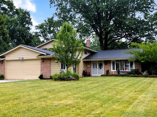 26673 Sudbury Dr, North Olmsted, OH 44070