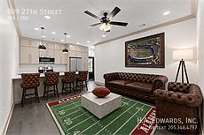 4th image of 909 27th St