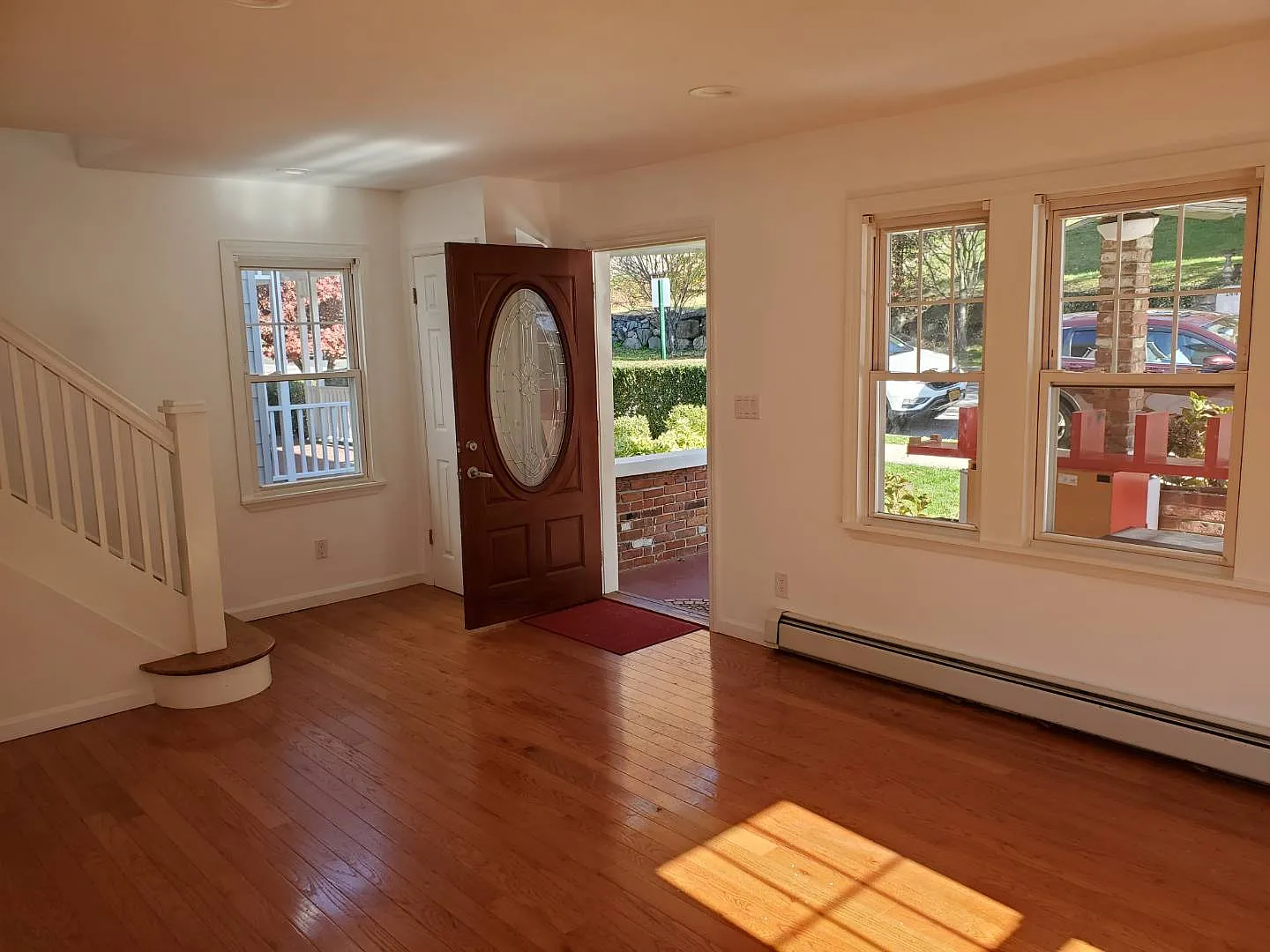 3 bed, 1155 sqft, $4,700 — Photo 3