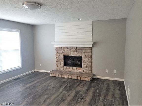 3rd image of 851 Collins Pond Dr