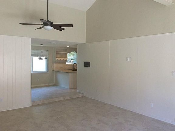 5th image of 1326 Pinecroft Dr
