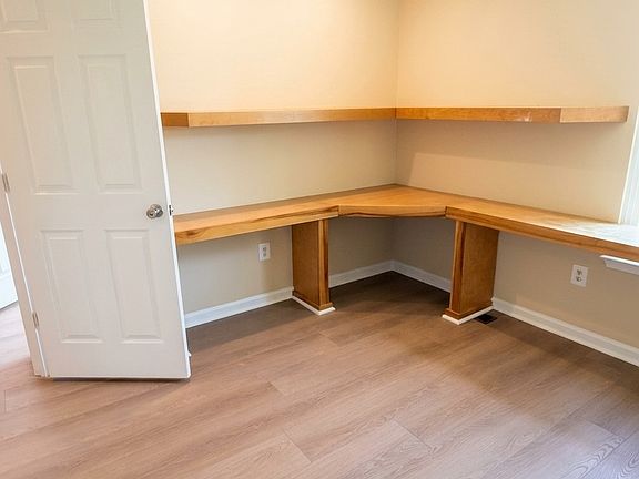 3rd image of 5820 Shady Oak Ln