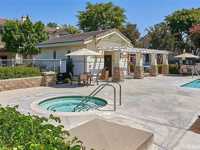 1139 Elfstrom Dr — Photo 37