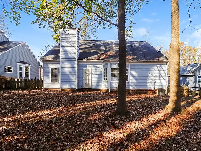 3606 Briarthorne Dr — Photo 16