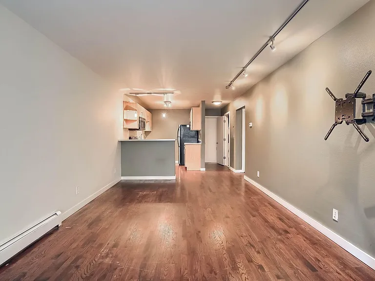 1245 Columbine St #204 — Photo 3