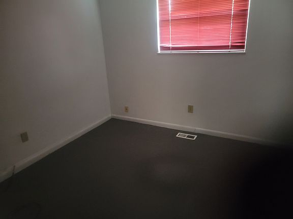 2nd image of 2601 Pinegrove Dr