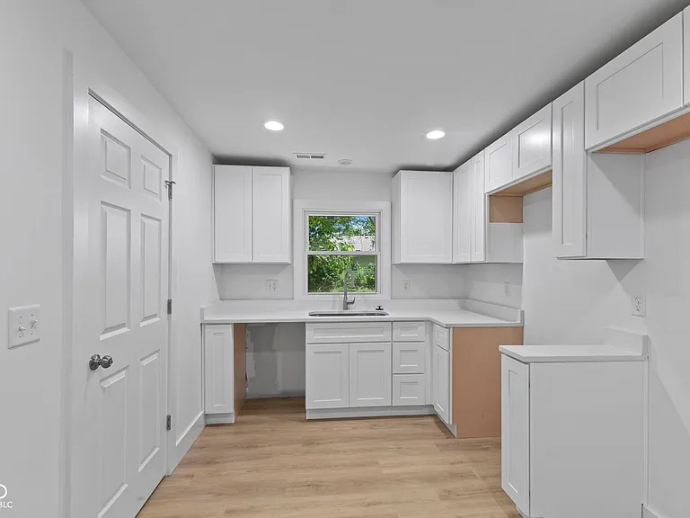 3038 Meredith Ave #2 — Photo 12