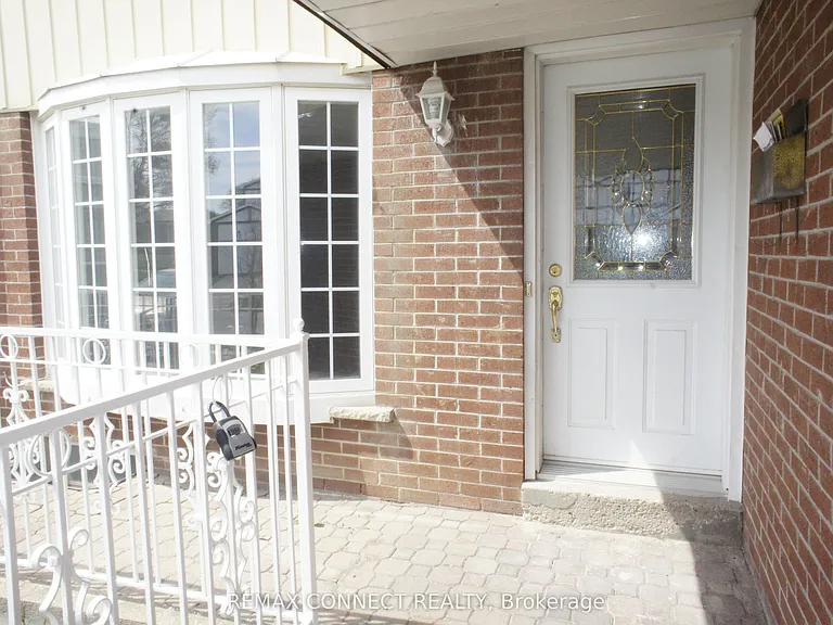 46 Shoredale Dr — Photo 3