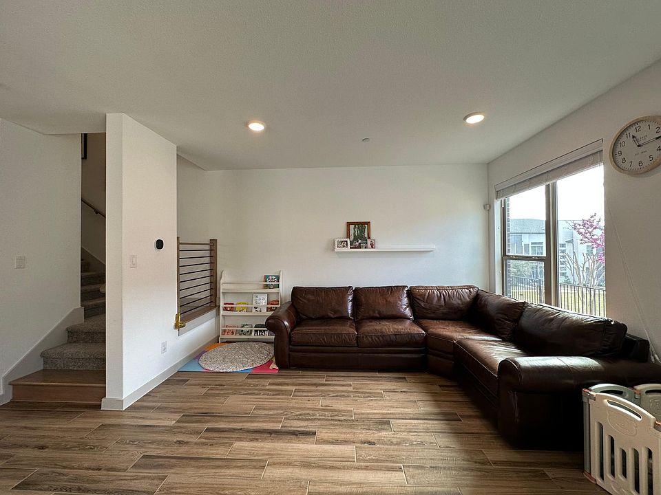 2nd image of 1558 Ludlow St