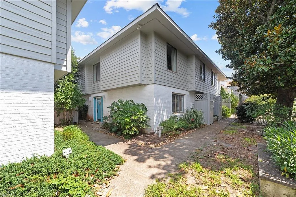 3 bed, 1977 sqft, $2,400 — Photo 2
