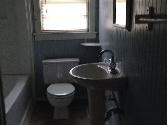 4th image of 900 Walker St